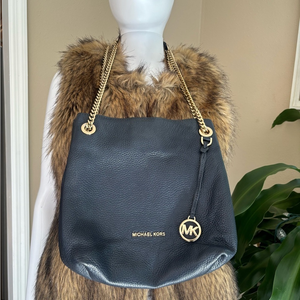 Michael Kors Jet Set Chain medium shoulder tote in black pebbled leather